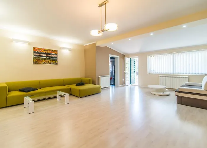 Holiday House Flego